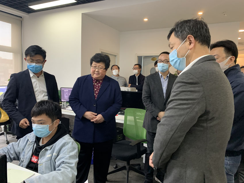 寶山區(qū)區(qū)領(lǐng)導(dǎo)一行蒞臨邁維動(dòng)漫調(diào)研企業(yè)復(fù)工復(fù)產(chǎn)情況(圖1) 寶山區(qū)區(qū)領(lǐng)導(dǎo)一行蒞臨邁維動(dòng)漫調(diào)研企業(yè)復(fù)工復(fù)產(chǎn)情況(圖1)